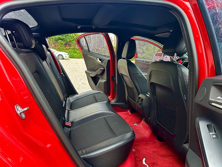 Фото 8 - Ford Focus