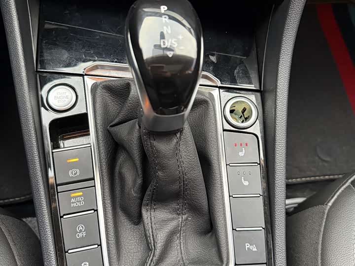 Фото 11 - Volkswagen Sagitar L