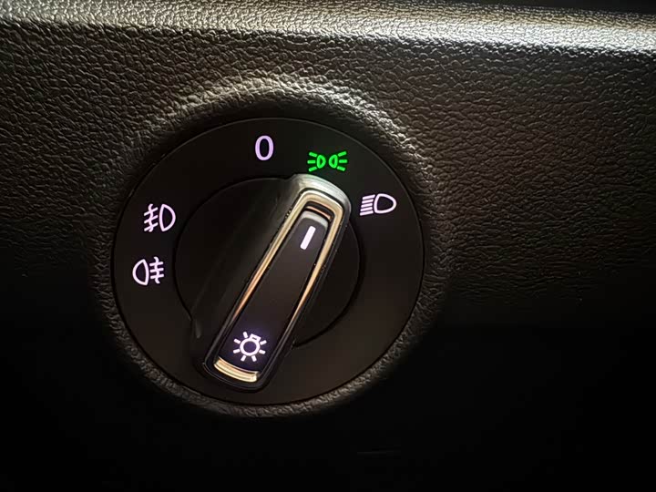 Фото 12 - Volkswagen T-Roc