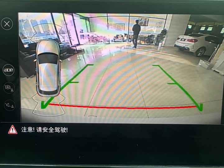 Фото 13 - Volkswagen T-Roc