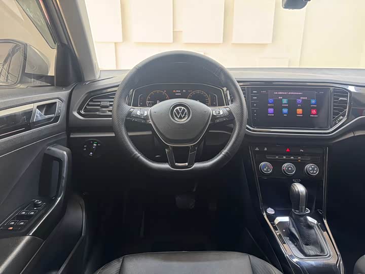 Фото 16 - Volkswagen T-Roc