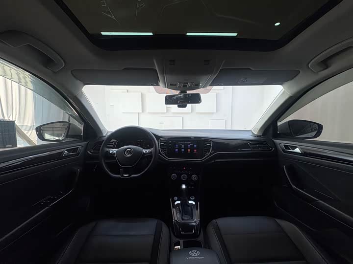 Фото 17 - Volkswagen T-Roc