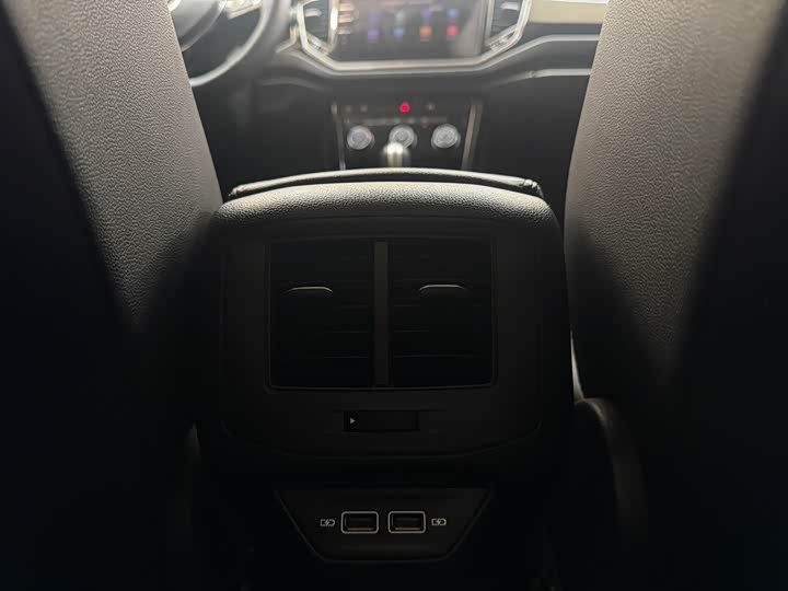 Фото 18 - Volkswagen T-Roc