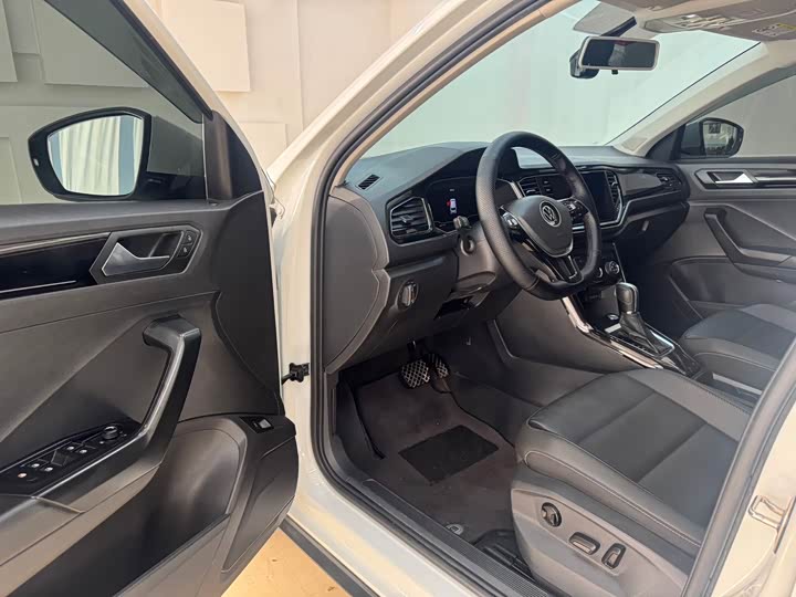 Фото 8 - Volkswagen T-Roc