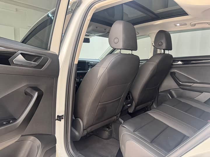 Фото 9 - Volkswagen T-Roc