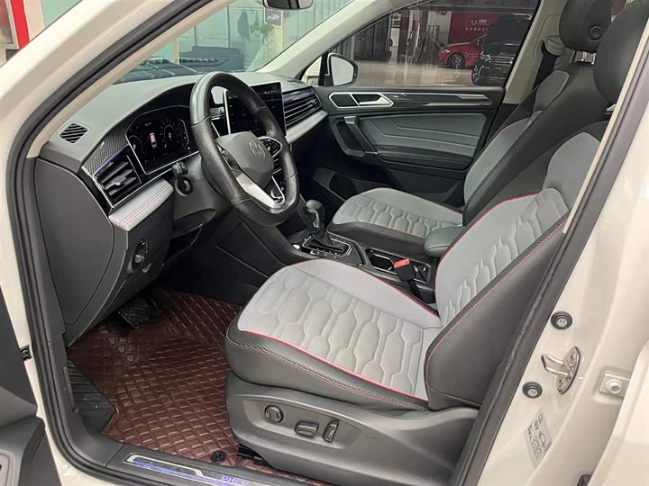 Фото 12 - Volkswagen Tiguan L Hybrid