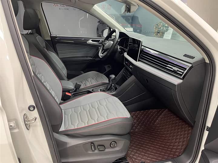 Фото 14 - Volkswagen Tiguan L Hybrid