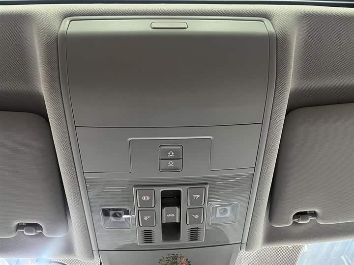 Фото 9 - Volkswagen Tiguan L Hybrid