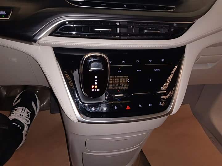 Фото 14 - Buick GL8 ES