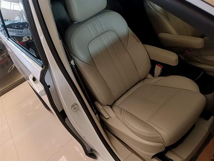 Фото 25 - Buick GL8 ES