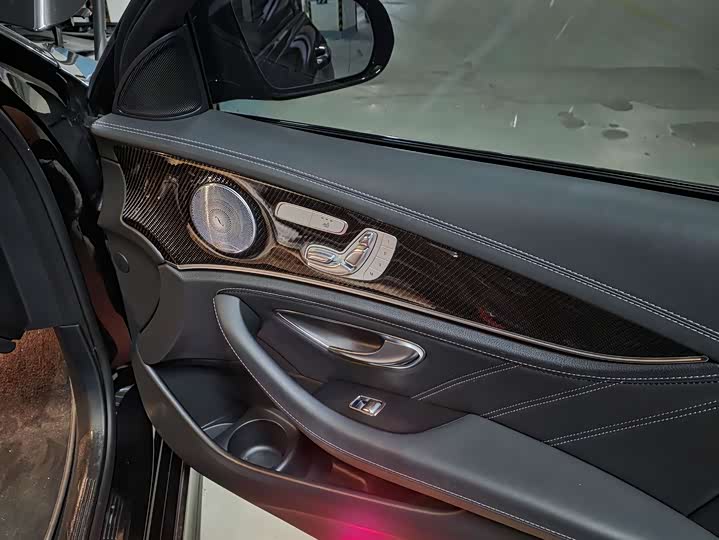 Фото 5 - Mercedes-Benz E-Class AMG