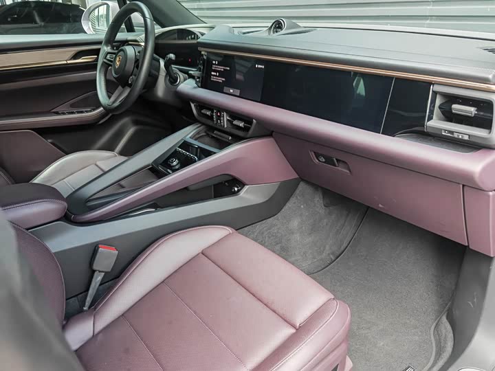 Фото 16 - Porsche Macan EV