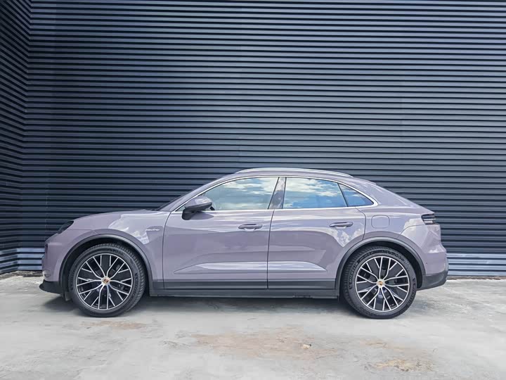 Фото 3 - Porsche Macan EV