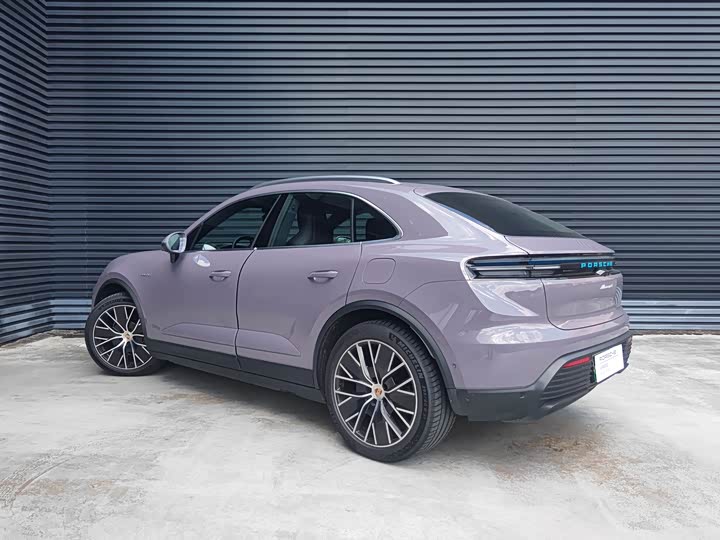 Фото 5 - Porsche Macan EV