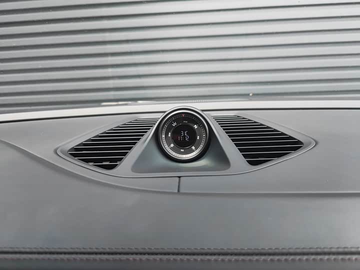 Фото 8 - Porsche Macan EV