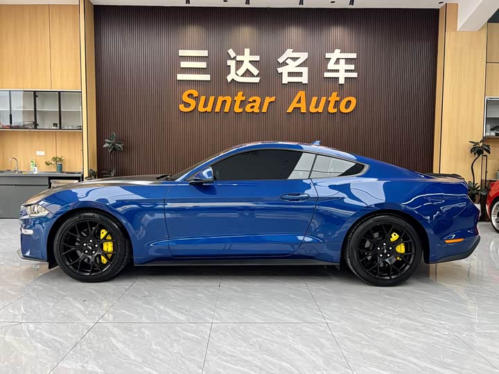 Фото 8 - Ford Mustang