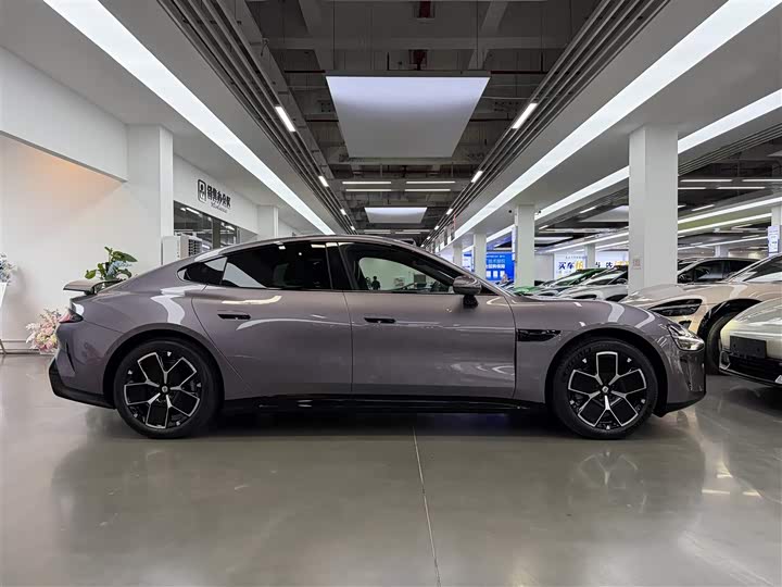 Фото 12 - Xiaomi SU7