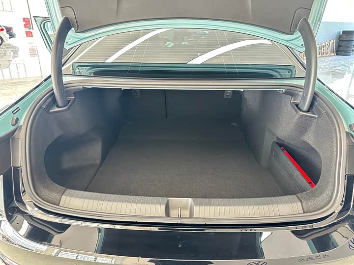 Фото 10 - Volkswagen Passat