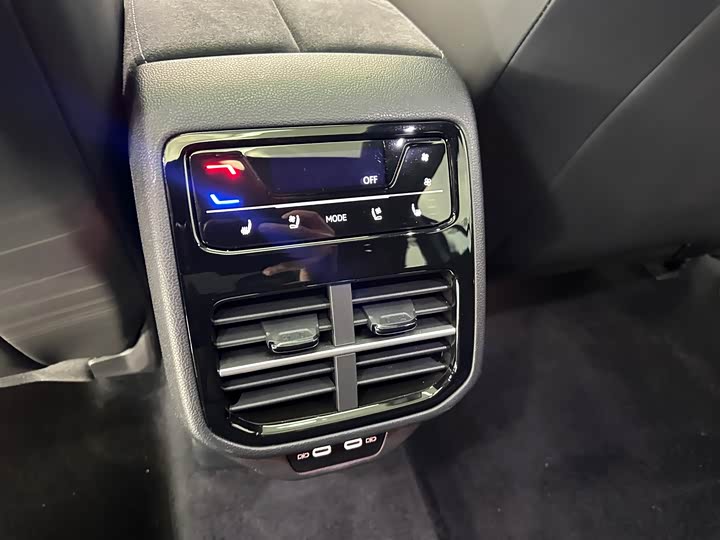 Фото 4 - Volkswagen Passat