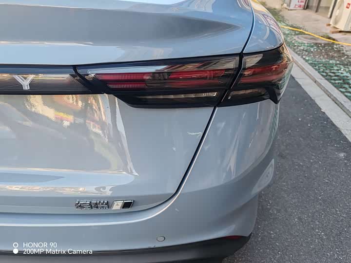 Фото 10 - Geely Binrui