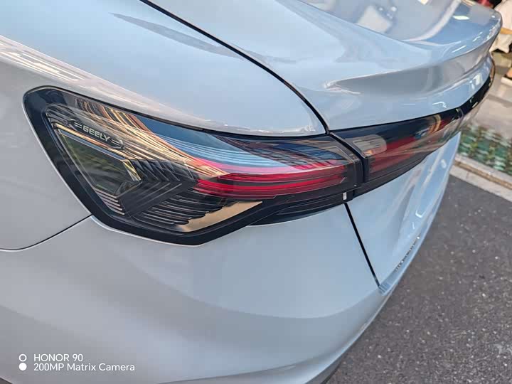 Фото 14 - Geely Binrui