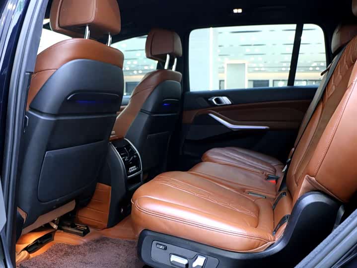 Фото 11 - BMW X7