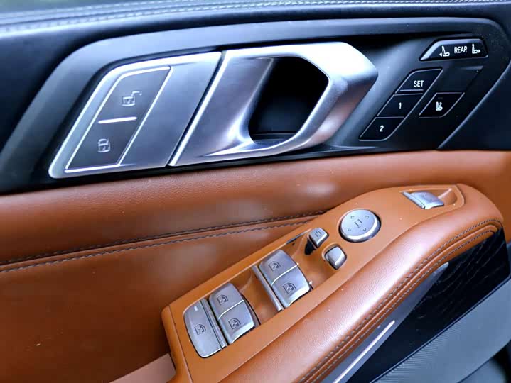 Фото 15 - BMW X7