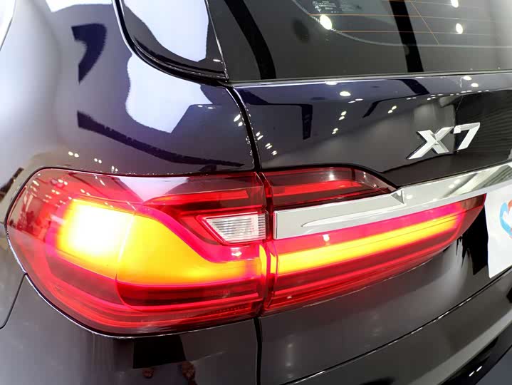 Фото 17 - BMW X7