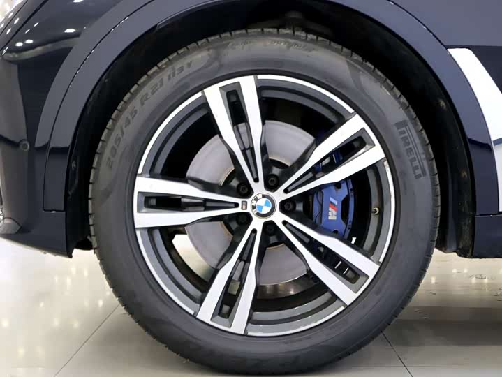Фото 20 - BMW X7