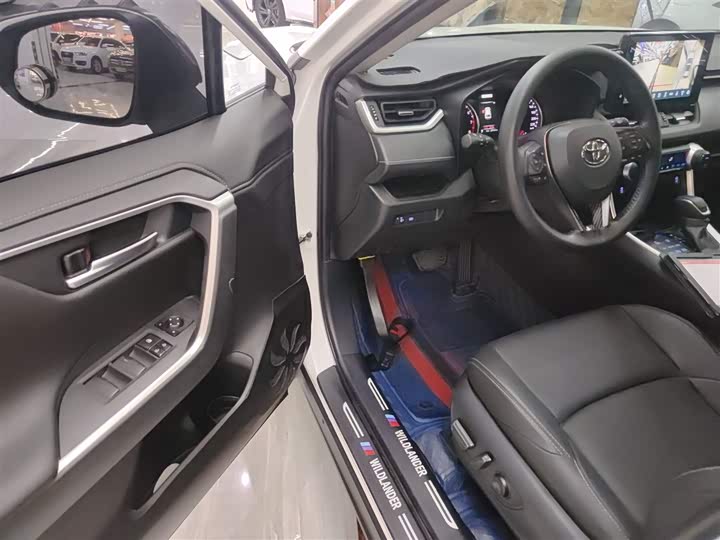 Фото 16 - Toyota Wildlander