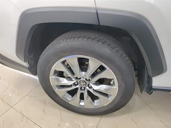 Фото 26 - Toyota Wildlander