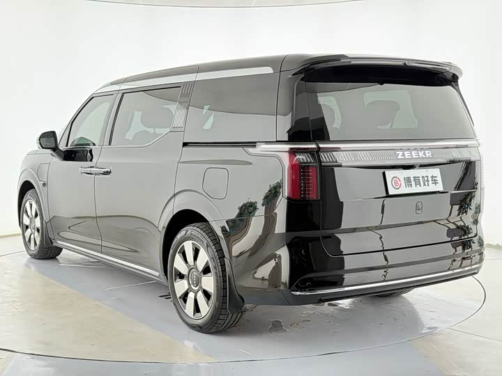 Фото 12 - Zeekr 009