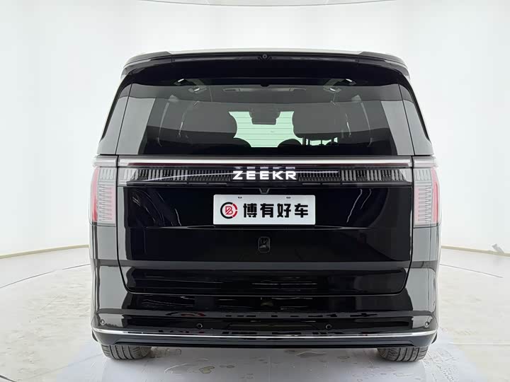 Фото 13 - Zeekr 009