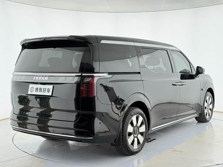 Фото 14 - Zeekr 009