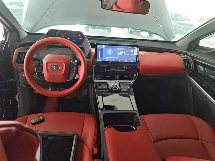 Фото 10 - Toyota bZ4X