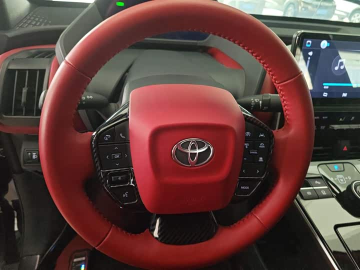 Фото 11 - Toyota bZ4X