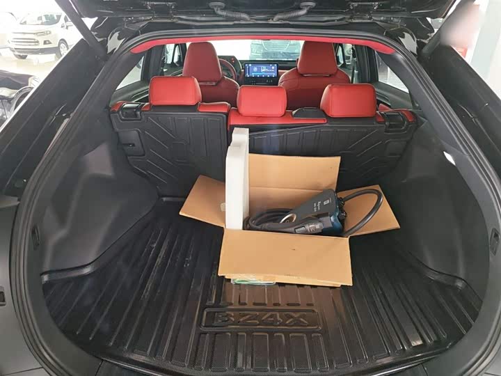 Фото 19 - Toyota bZ4X