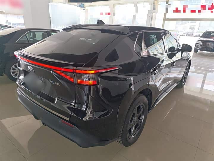 Фото 7 - Toyota bZ4X