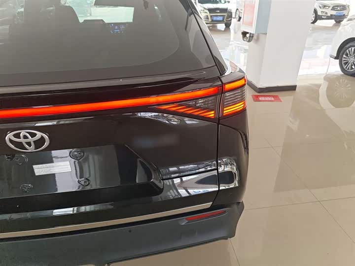 Фото 8 - Toyota bZ4X