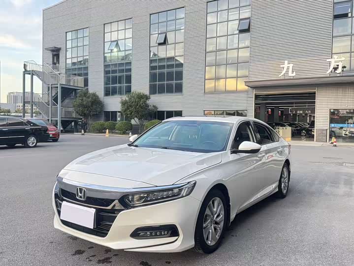 Фото 1 - Honda Accord