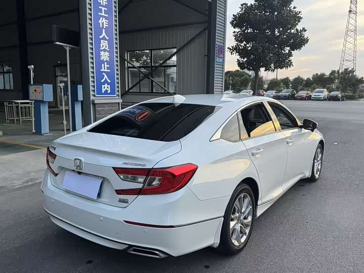 Фото 10 - Honda Accord