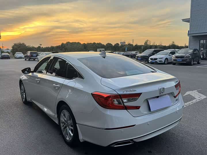 Фото 11 - Honda Accord