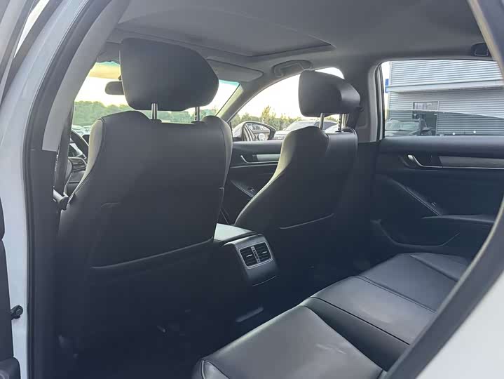 Фото 7 - Honda Accord