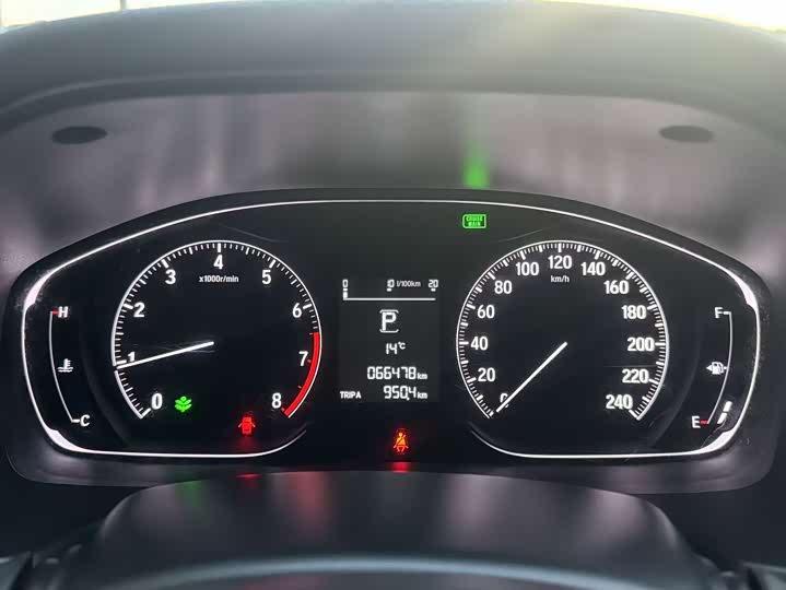 Фото 8 - Honda Accord