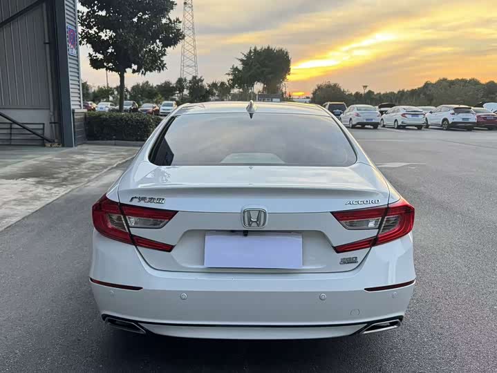 Фото 9 - Honda Accord