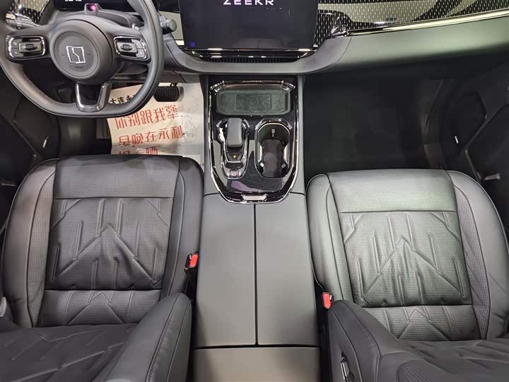 Фото 12 - Zeekr 009