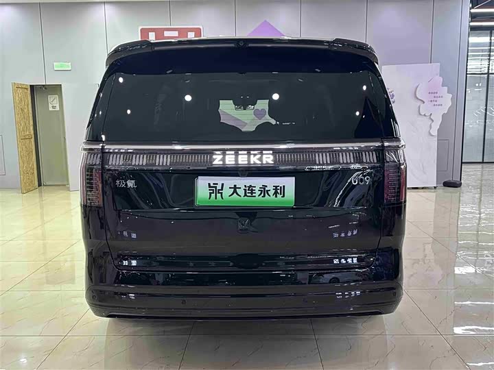Фото 17 - Zeekr 009