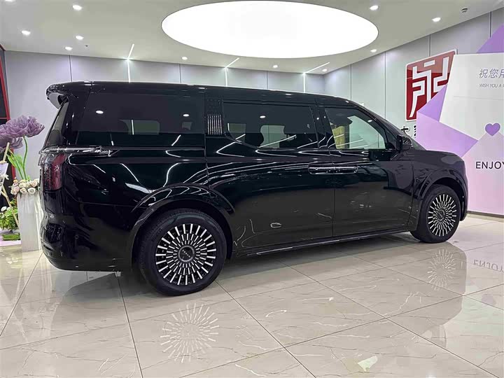 Фото 18 - Zeekr 009