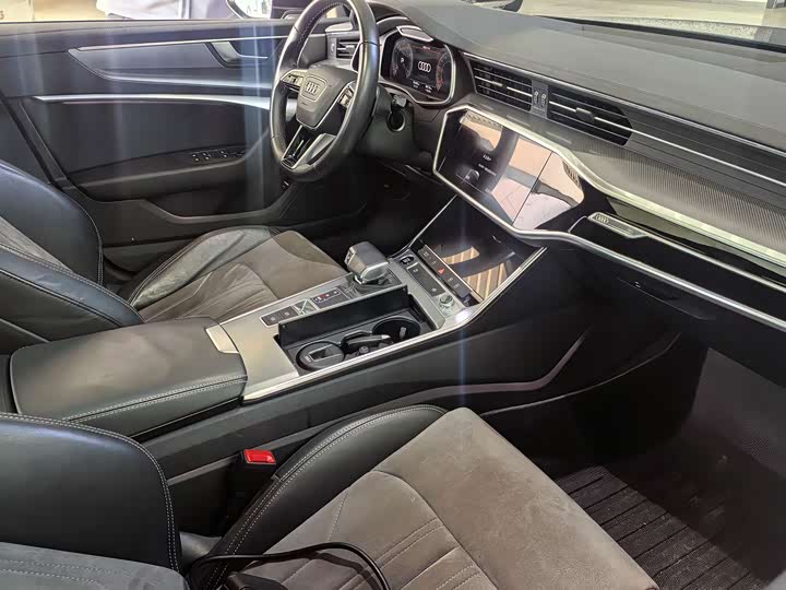 Фото 4 - Audi A6L