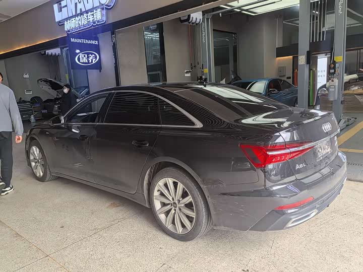 Фото 7 - Audi A6L